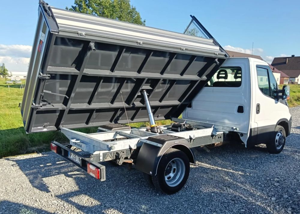 Iveco 35C13, 35C12, 35C14, 35C15 - Furgoneta basculante: foto 5 Iveco 35C13, 35C12, 35C14, 35C15 - Furgoneta basculante: foto 5