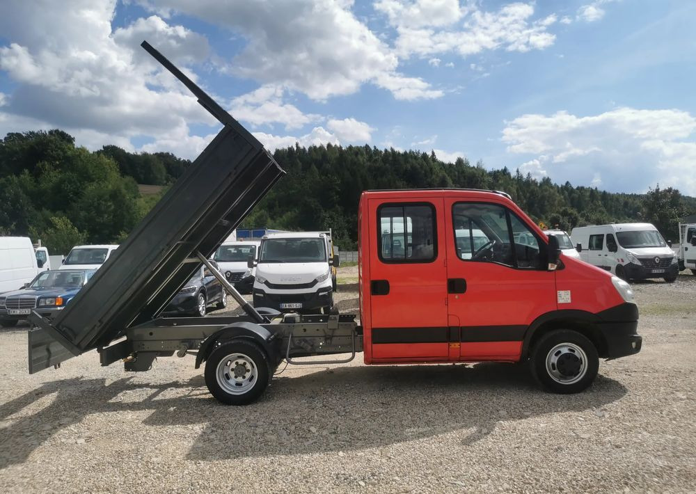 Iveco Daily 35C13 Brygadówka wywrotka Klimatyzacja Dubel hak kiper doka 35C13 - Furgoneta basculante: foto 2 Iveco Daily 35C13 Brygadówka wywrotka Klimatyzacja Dubel hak kiper doka 35C13 - Furgoneta basculante: foto 2