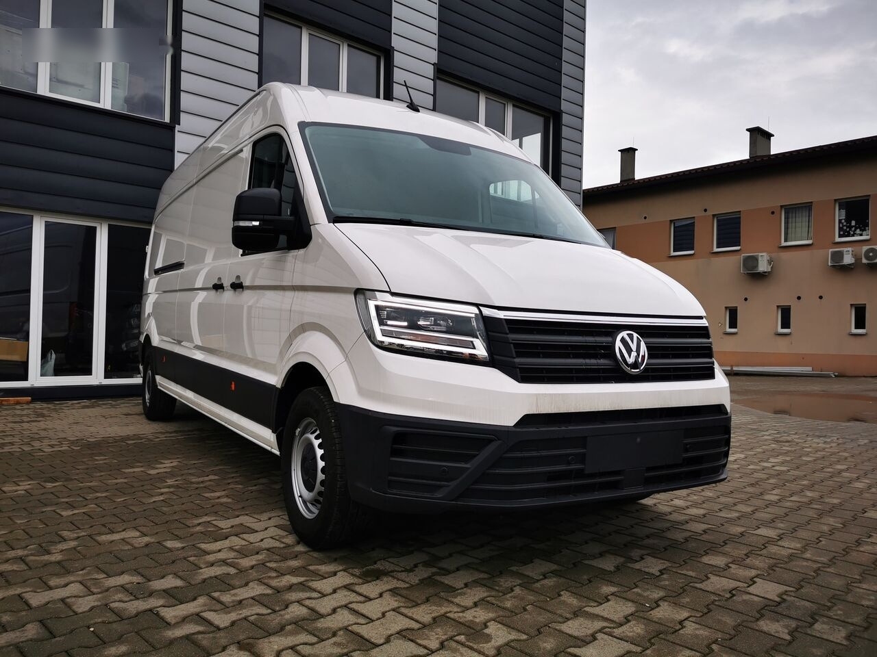 Volkswagen Crafter 2,0 l 177 KM, długość pojazdu 6836 mm - Furgón: foto 1 Volkswagen Crafter 2,0 l 177 KM, długość pojazdu 6836 mm - Furgón: foto 1