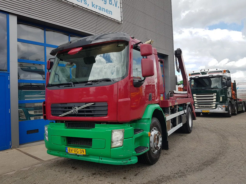 Volvo FE 240 Portaalarm Hyvalift Euro 5 - Camión portacontenedor de cadenas: foto 2 Volvo FE 240 Portaalarm Hyvalift Euro 5 - Camión portacontenedor de cadenas: foto 2