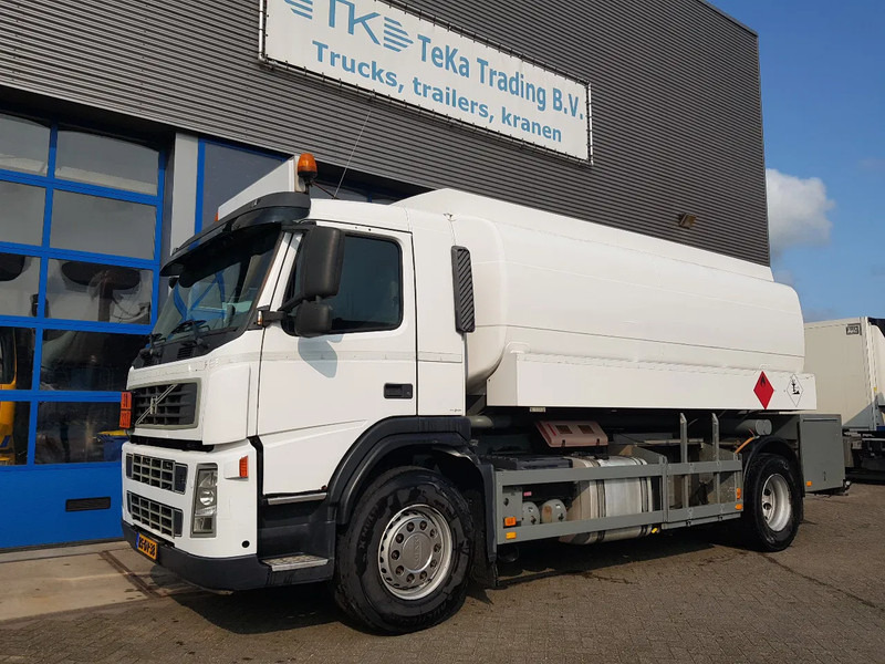 Volvo FM 9.340 Petrol, Diesel 17000 Ltr. 3 Compartementen - Camión cisterna: foto 1 Volvo FM 9.340 Petrol, Diesel 17000 Ltr. 3 Compartementen - Camión cisterna: foto 1
