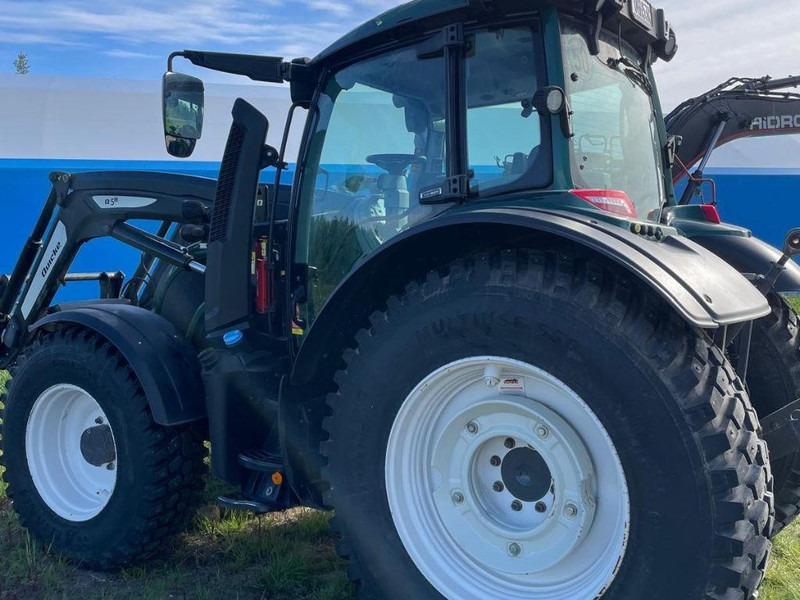 Tractor Valtra N154E Versu SmartTouch MR19 Valtra N154E Versu SmartTouch MR19 med frontlastare Quicke Q5M: foto 8
