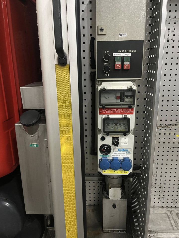 SCANIA P94GB 4x2 NZ310 - Fire engine - Camión de bomberos: foto 5 SCANIA P94GB 4x2 NZ310 - Fire engine - Camión de bomberos: foto 5