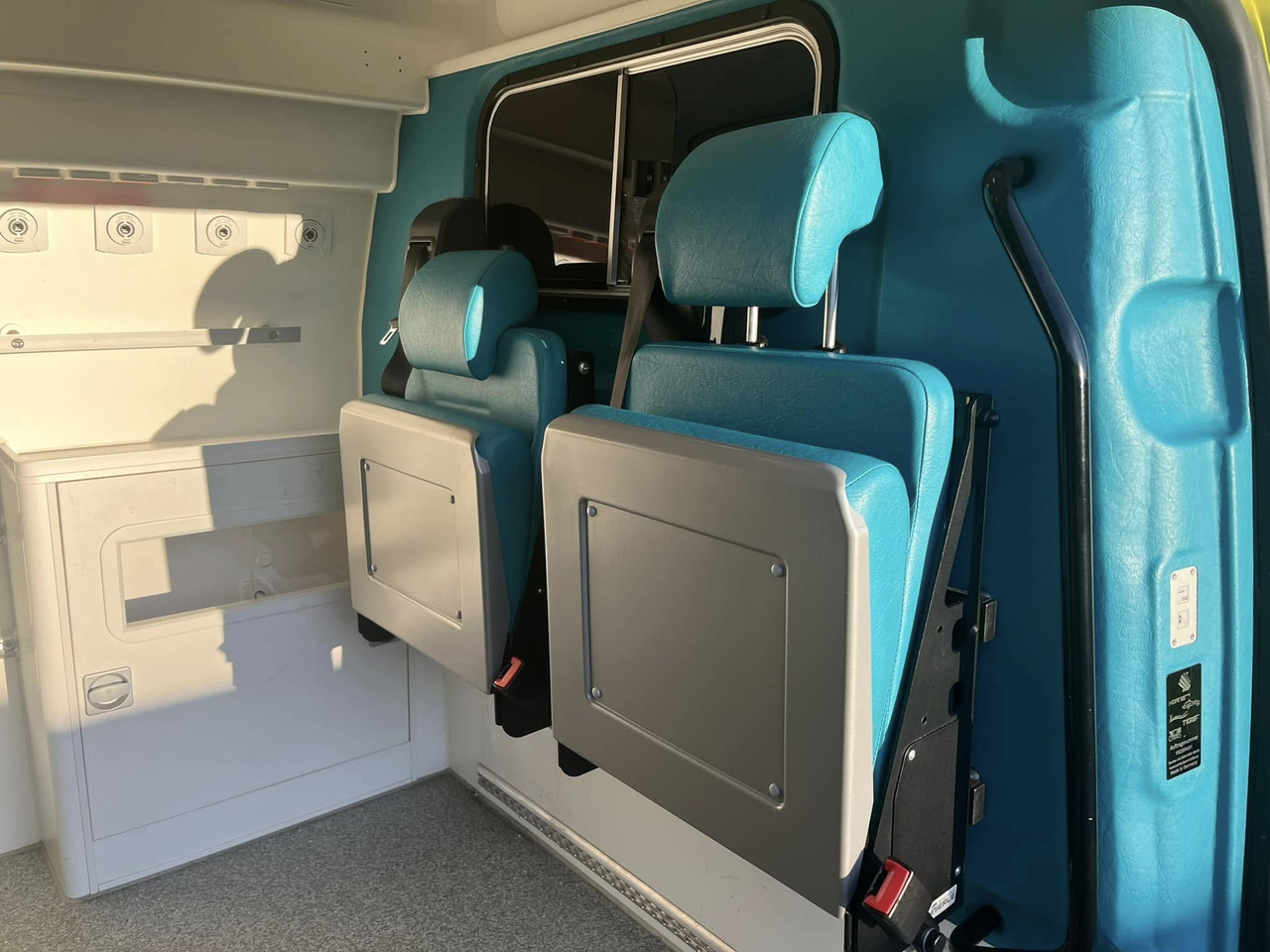 Ambulancia Volkswagen T6 4motions - AMBULANCE / Швидка допомога / Shvydka dopomoha: foto 6