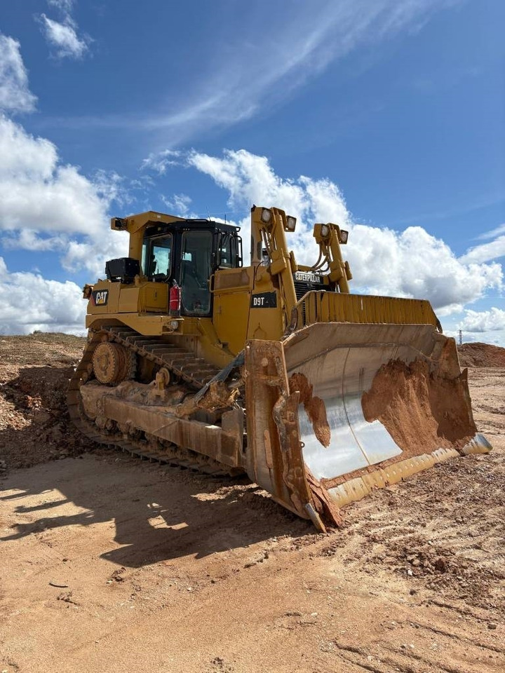 CAT D 9 T (CE Certified / New Undercarriage) - Bulldozer: foto 1 CAT D 9 T (CE Certified / New Undercarriage) - Bulldozer: foto 1