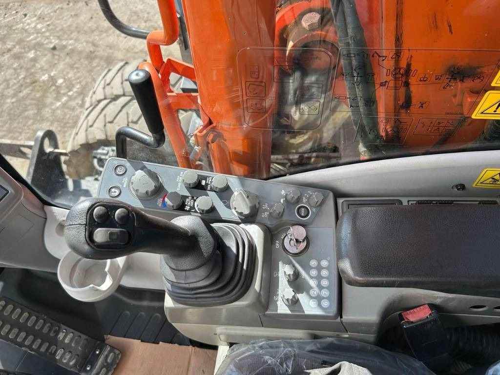 Leasing para Hitachi ZX 140 W-5B  Hitachi ZX 140 W-5B: foto 10