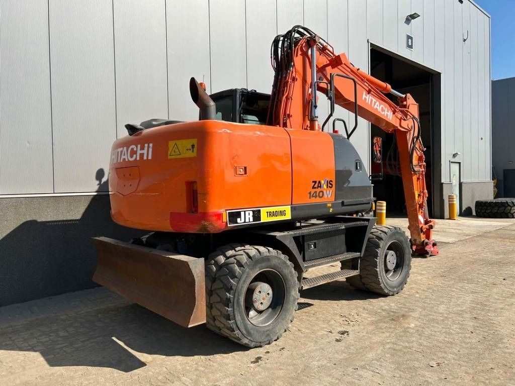 Hitachi ZX 140 W-5B - Excavadora de ruedas: foto 5 Hitachi ZX 140 W-5B - Excavadora de ruedas: foto 5