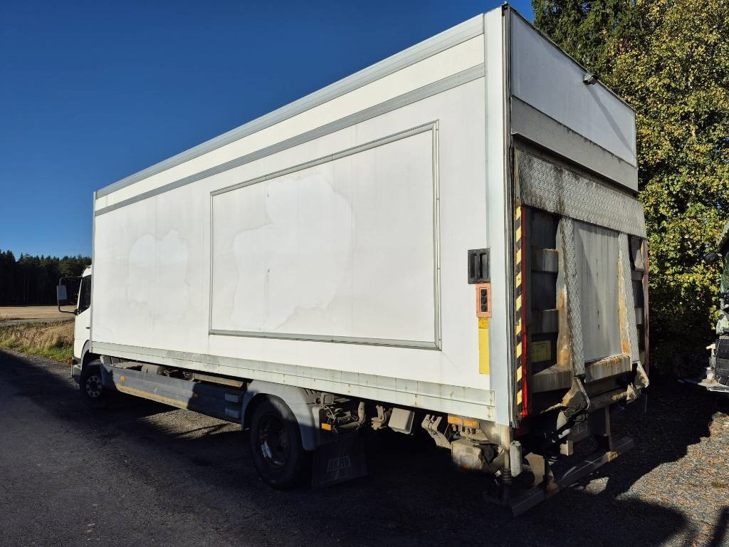 Mercedes-Benz Atego 1223 umpikori+pl nostin  - Camión caja cerrada: foto 4 Mercedes-Benz Atego 1223 umpikori+pl nostin  - Camión caja cerrada: foto 4