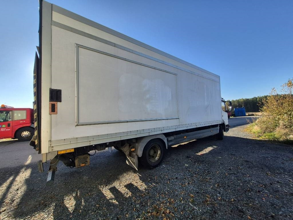 Mercedes-Benz Atego 1223 umpikori+pl nostin  - Camión caja cerrada: foto 3 Mercedes-Benz Atego 1223 umpikori+pl nostin  - Camión caja cerrada: foto 3