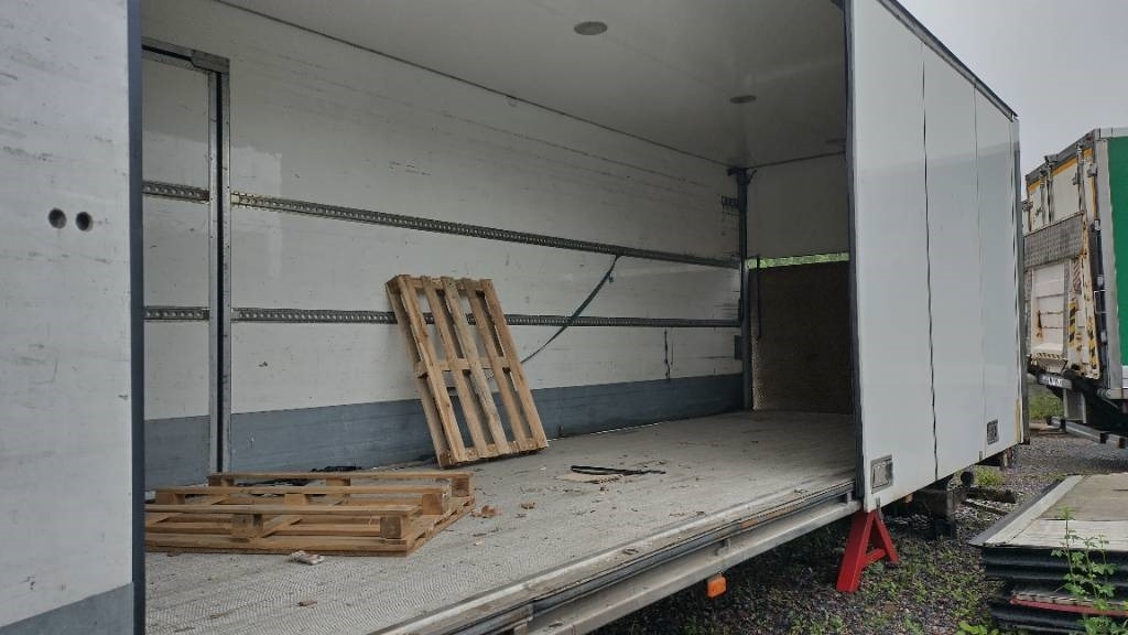 VAK 7,5m kokosivuauk kori+pl-nostin - Caja cerrada: foto 4 VAK 7,5m kokosivuauk kori+pl-nostin - Caja cerrada: foto 4
