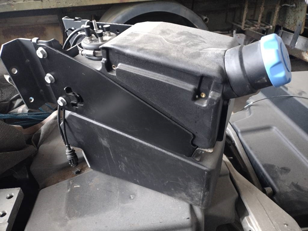 Volvo Adblue säiliö FL  - Bastidor/ Chasis para Camión: foto 1 Volvo Adblue säiliö FL  - Bastidor/ Chasis para Camión: foto 1