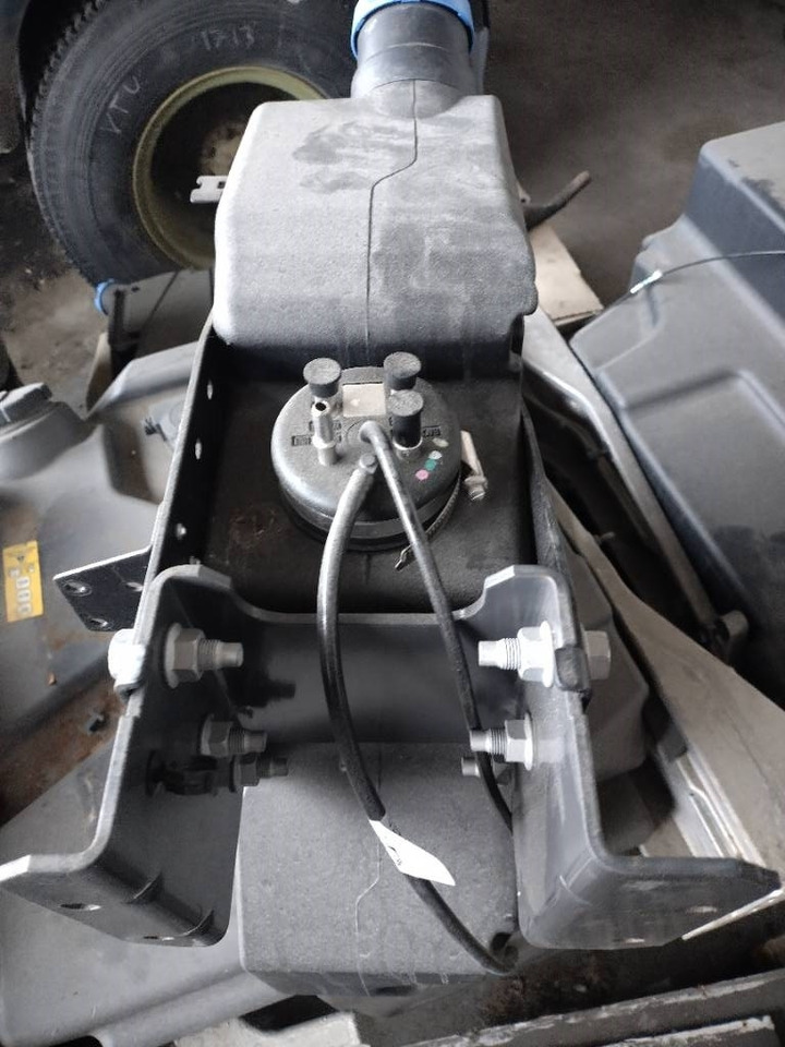 Volvo Adblue säiliö FL  - Bastidor/ Chasis para Camión: foto 2 Volvo Adblue säiliö FL  - Bastidor/ Chasis para Camión: foto 2