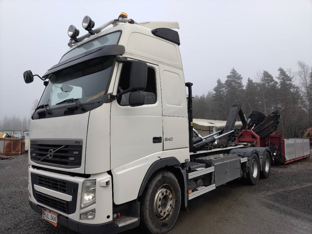 Volvo FH13 6x4 multilift koukku laite - Camión multibasculante: foto 1 Volvo FH13 6x4 multilift koukku laite - Camión multibasculante: foto 1