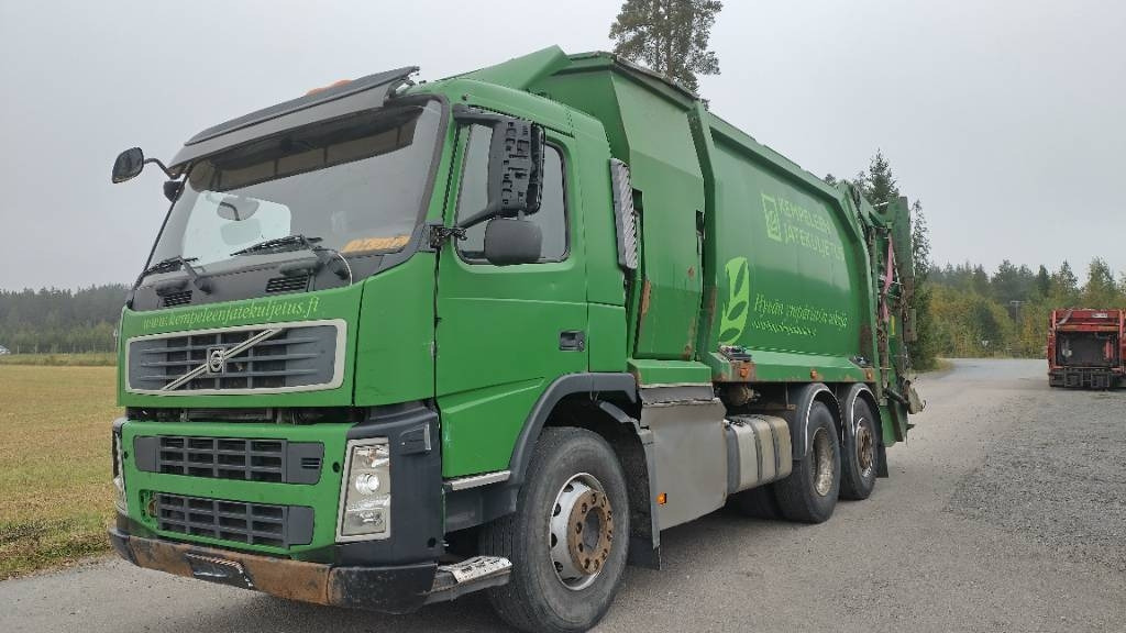Volvo FM9 6x2 pakkaaja +nostin +etukippo - Camión de basura: foto 1 Volvo FM9 6x2 pakkaaja +nostin +etukippo - Camión de basura: foto 1