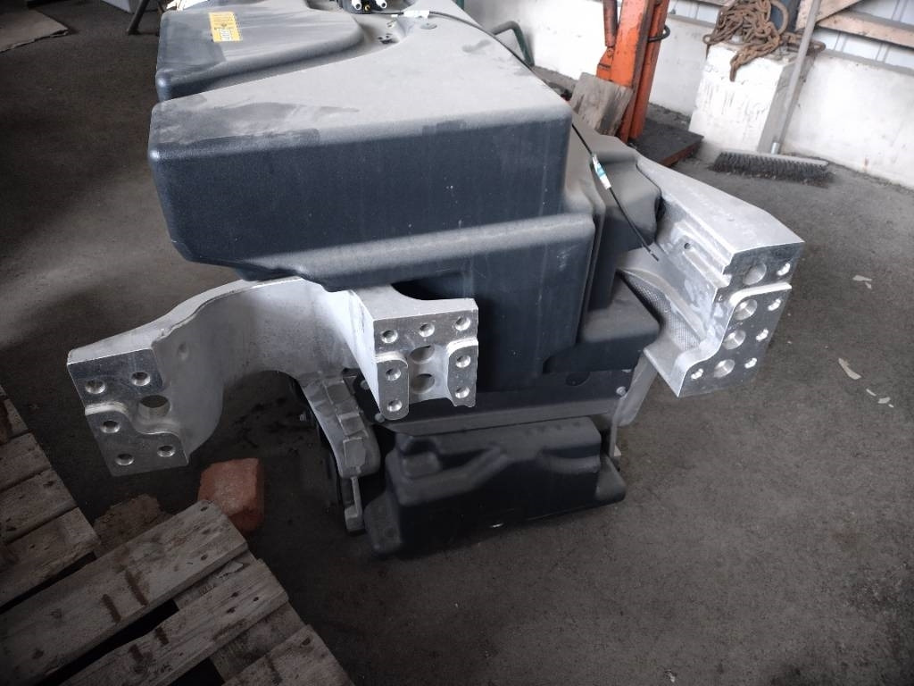 Volvo Polttoaine tankki 2+2 - Bastidor/ Chasis para Camión: foto 4 Volvo Polttoaine tankki 2+2 - Bastidor/ Chasis para Camión: foto 4