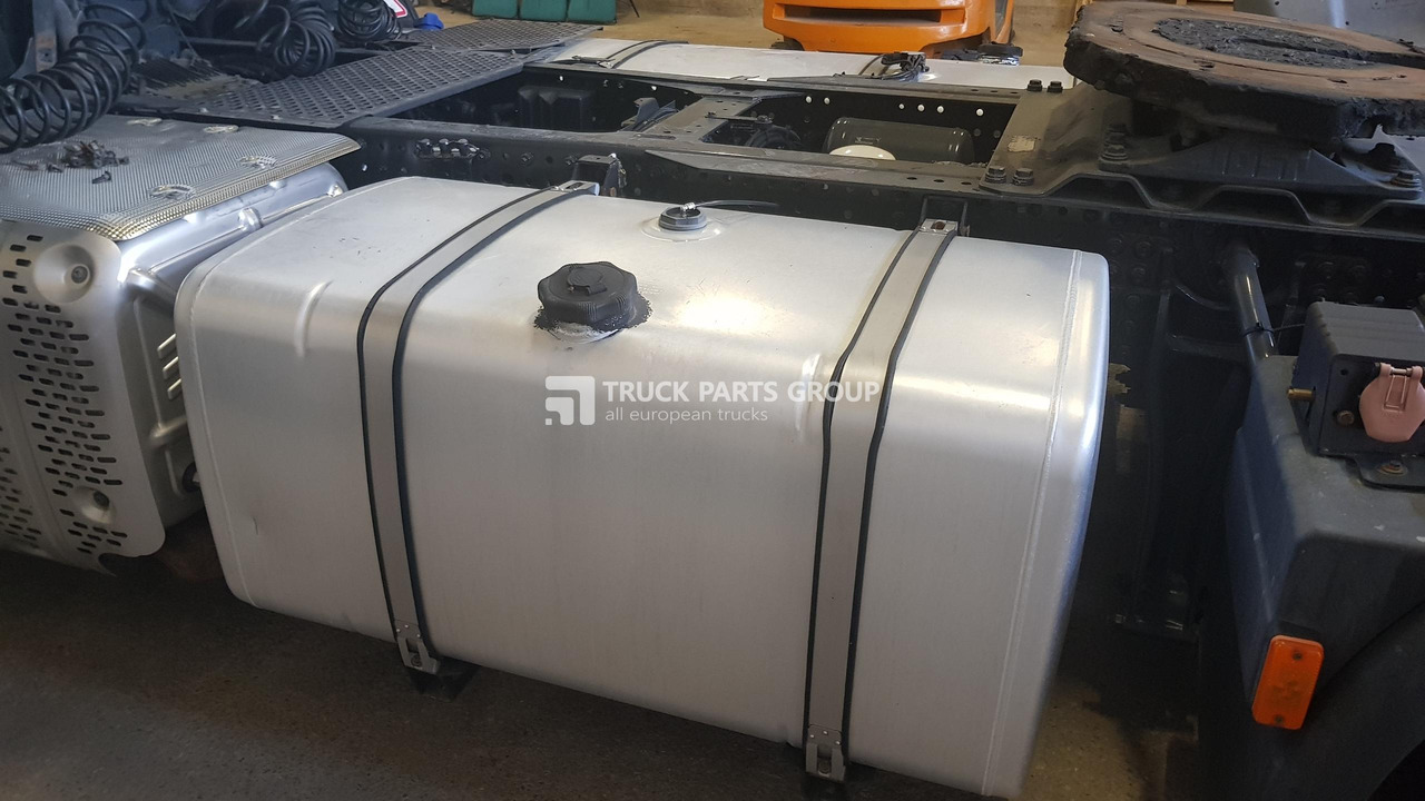 IVECO IVECO STRALIS EURO6 emission fuel tanks, reservoirs with mountings brackets 700l + 480l left + right fuel tanks set 5801312015, 41042847 - Depósito de combustible para Camión: foto 4 IVECO IVECO STRALIS EURO6 emission fuel tanks, reservoirs with mountings brackets 700l + 480l left + right fuel tanks set 5801312015, 41042847 - Depósito de combustible para Camión: foto 4