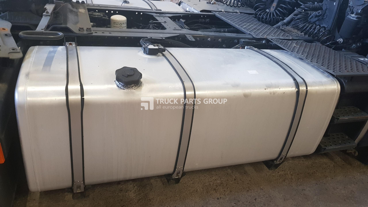 IVECO IVECO STRALIS EURO6 emission fuel tanks, reservoirs with mountings brackets 700l + 480l left + right fuel tanks set 5801312015, 41042847 - Depósito de combustible para Camión: foto 1 IVECO IVECO STRALIS EURO6 emission fuel tanks, reservoirs with mountings brackets 700l + 480l left + right fuel tanks set 5801312015, 41042847 - Depósito de combustible para Camión: foto 1