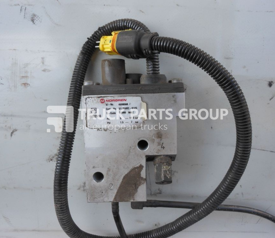 MAN TGX EURO5, exhaust elbow nozzle 4088568, 51521600002, 5125902012 muffler - Sistema de escape para Camión: foto 1 MAN TGX EURO5, exhaust elbow nozzle 4088568, 51521600002, 5125902012 muffler - Sistema de escape para Camión: foto 1