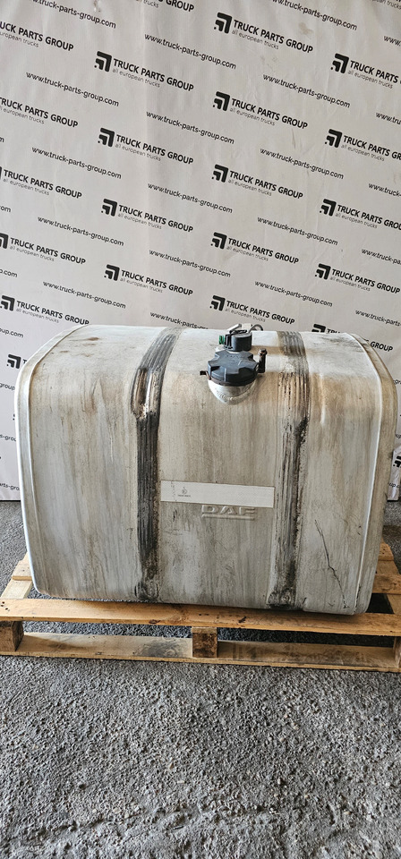 DAF DAF XF, CF EURO6 emission fuel tank in fully complete with brackets 1944798, 1944800, 2193145, 1944801, 2198081, 1949897, 2198104, 1945569, 2198105, 2259915, 1681827, 1617170, 1949909, 1945569, 194480 - Recambio: foto 2 DAF DAF XF, CF EURO6 emission fuel tank in fully complete with brackets 1944798, 1944800, 2193145, 1944801, 2198081, 1949897, 2198104, 1945569, 2198105, 2259915, 1681827, 1617170, 1949909, 1945569, 194480 - Recambio: foto 2