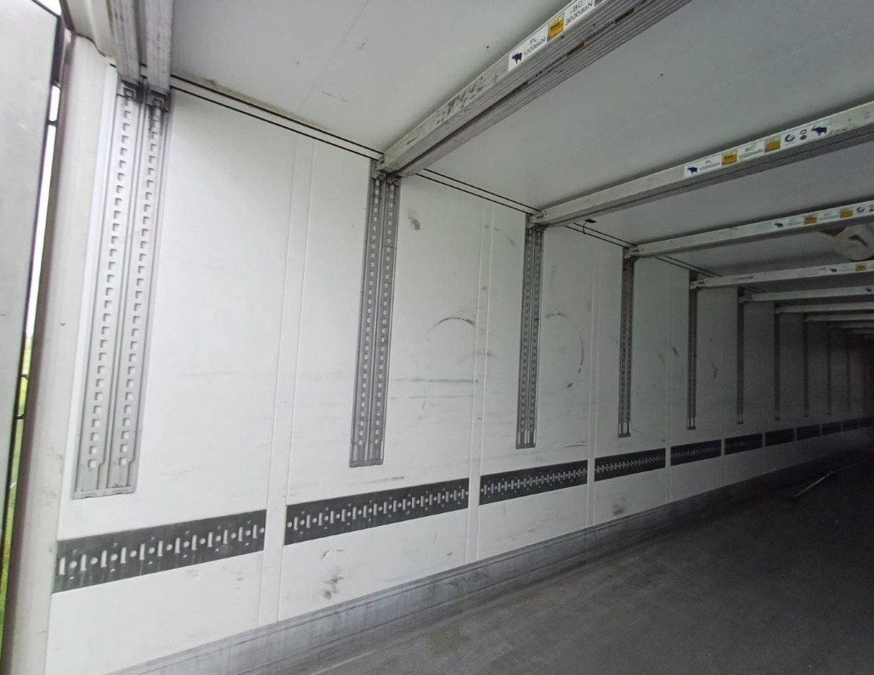 2018 Schmitz Cargobull SKO Double Deck FP 45 ThermoKing SLXi 300 Lifting Axle - Semirremolque frigorífico: foto 3 2018 Schmitz Cargobull SKO Double Deck FP 45 ThermoKing SLXi 300 Lifting Axle - Semirremolque frigorífico: foto 3
