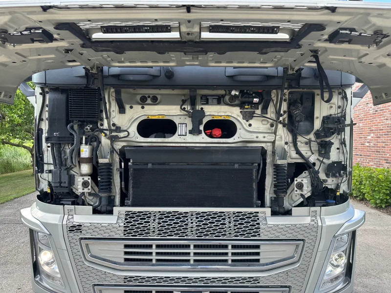 Volvo FH 460 / GLOBETROTTER / EURO 6 / I-Shift / HYDRAULIC / FULL AIR / NEW TACHO - Cabeza tractora: foto 3 Volvo FH 460 / GLOBETROTTER / EURO 6 / I-Shift / HYDRAULIC / FULL AIR / NEW TACHO - Cabeza tractora: foto 3