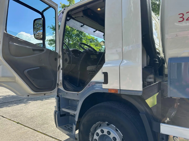 DAF CF 75.310 FAN / NL TRUCK / 6x2 / FUEL TANK 4 COMP. / 22 m3 / EURO5 / TOP CONDITION!! - Camión cisterna: foto 5 DAF CF 75.310 FAN / NL TRUCK / 6x2 / FUEL TANK 4 COMP. / 22 m3 / EURO5 / TOP CONDITION!! - Camión cisterna: foto 5