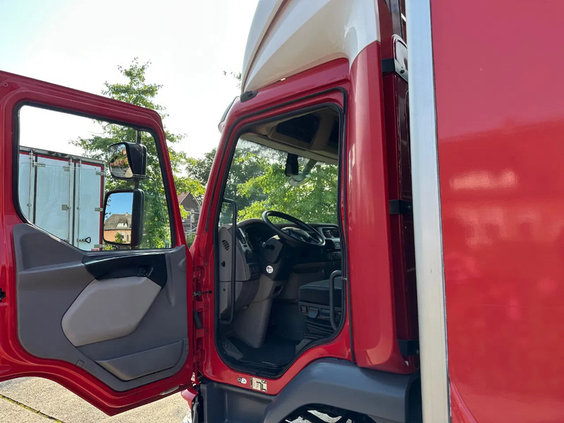 DAF LF 210 / NL TRUCK / LOW KM / EURO 6 / BOX + TAILLIFT / 12t / NEW APK - Camión caja cerrada: foto 4 DAF LF 210 / NL TRUCK / LOW KM / EURO 6 / BOX + TAILLIFT / 12t / NEW APK - Camión caja cerrada: foto 4