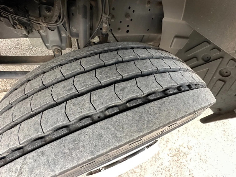 Mercedes-Benz Atego 815 / NL TRUCK / EURO 2 / BOX + LIFT / LOW KM / GOOD CONDITION / 7,5t - Camión caja cerrada: foto 5 Mercedes-Benz Atego 815 / NL TRUCK / EURO 2 / BOX + LIFT / LOW KM / GOOD CONDITION / 7,5t - Camión caja cerrada: foto 5