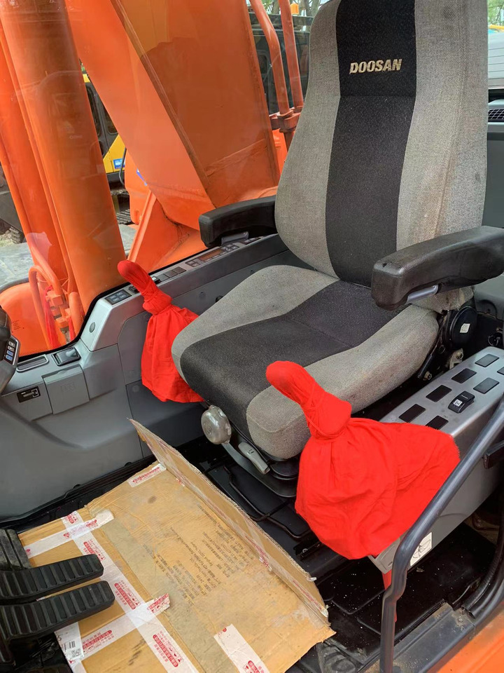 Excavadora de cadenas DOOSAN DX300LC: foto 9