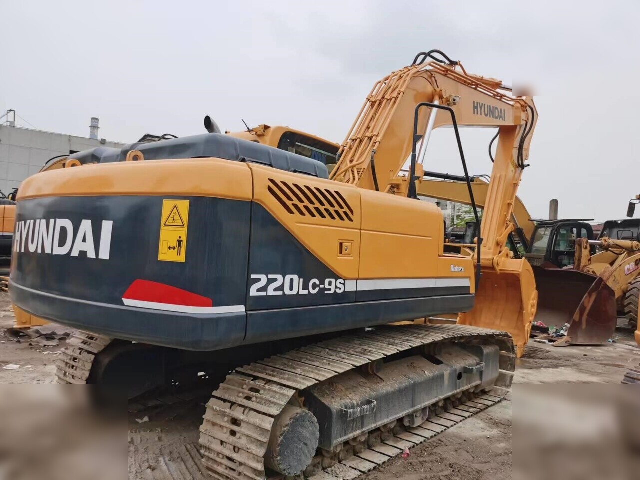 HYUNDAI ROBEX 220 LC-9S - Excavadora de cadenas: foto 2 HYUNDAI ROBEX 220 LC-9S - Excavadora de cadenas: foto 2