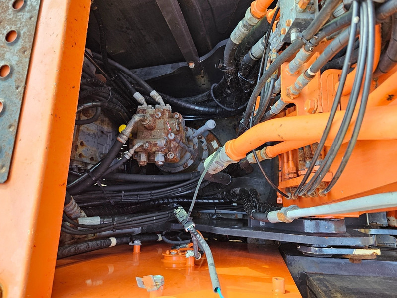 Excavadora de cadenas Hitachi ZX130LCN-6: foto 12