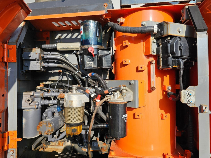 Excavadora de cadenas Hitachi ZX130LCN-6: foto 16