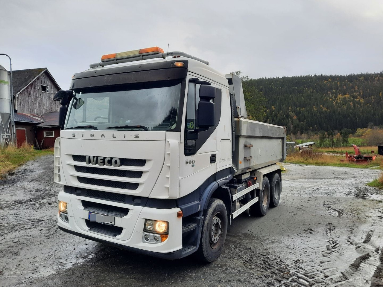 IVECO Stralis 560 - Camión volquete: foto 1 IVECO Stralis 560 - Camión volquete: foto 1
