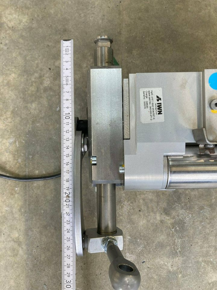 MAN Lion´s City 12 Türantrieb hintere Tür Teilenummer 36744066140 - Puerta y piezas para Camión: foto 3 MAN Lion´s City 12 Türantrieb hintere Tür Teilenummer 36744066140 - Puerta y piezas para Camión: foto 3
