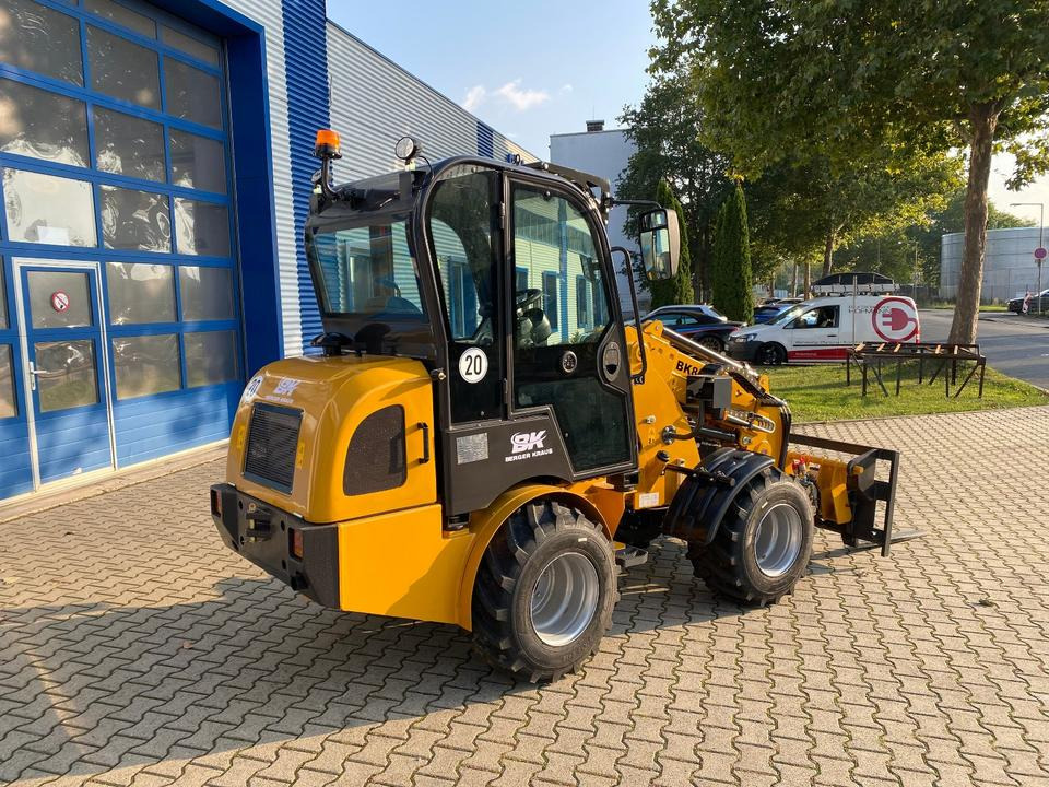 Teleskoplader/Radlader BK810T inkl. Gabel/Schaufelpaket *INKL.19% MWST*BERGER KRAUS*KUBOTA*EURO*CE* - Cargadora de ruedas telescópica: foto 5 Teleskoplader/Radlader BK810T inkl. Gabel/Schaufelpaket *INKL.19% MWST*BERGER KRAUS*KUBOTA*EURO*CE* - Cargadora de ruedas telescópica: foto 5