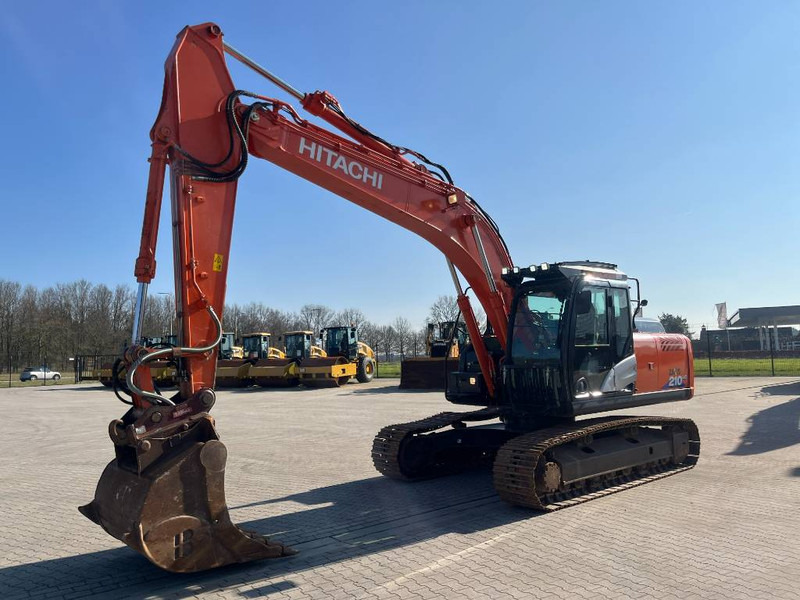 Hitachi ZX 210 LC-6 - Excavadora de cadenas: foto 1 Hitachi ZX 210 LC-6 - Excavadora de cadenas: foto 1
