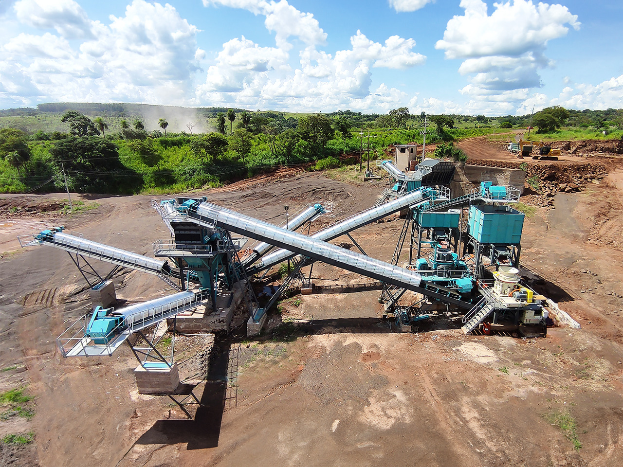 Constmach Installation Stationnaire De Concassage De Pierres De Basalte 250-300 Tph - Machacadora: foto 1 Constmach Installation Stationnaire De Concassage De Pierres De Basalte 250-300 Tph - Machacadora: foto 1