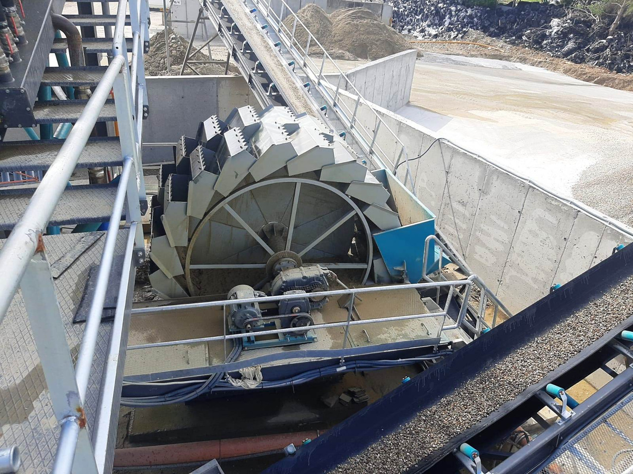 Constmach Wheeled Bucket Sand Washing Machine - Cribadora: foto 3 Constmach Wheeled Bucket Sand Washing Machine - Cribadora: foto 3