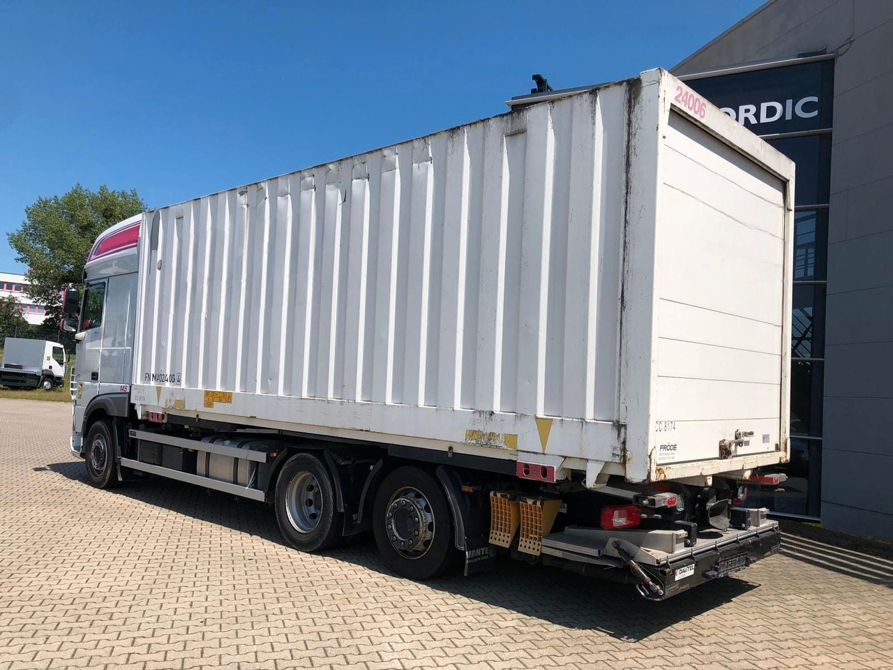DAF XF450 SSC Lenk/Lift*LBW*AHK*Standkl.*inkl.Koffer - Camión portacontenedore/ Intercambiable: foto 4 DAF XF450 SSC Lenk/Lift*LBW*AHK*Standkl.*inkl.Koffer - Camión portacontenedore/ Intercambiable: foto 4
