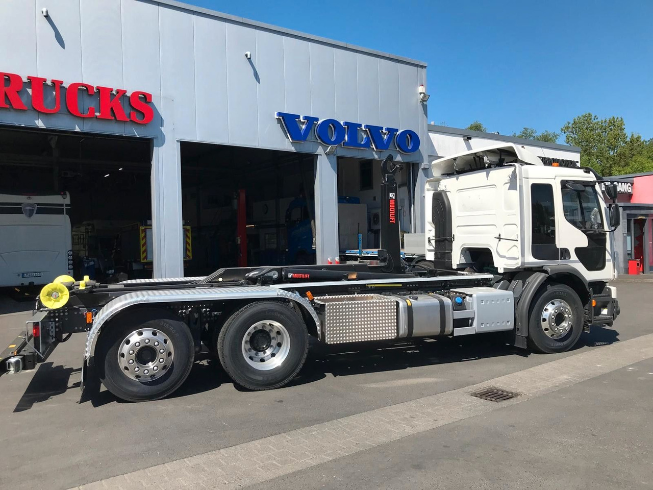 Volvo FE 320 6x2 - Camión multibasculante: foto 2 Volvo FE 320 6x2 - Camión multibasculante: foto 2