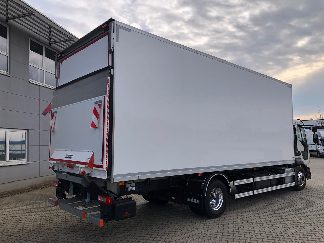 Volvo FL16.280 VollLuft*LBW *Carrier Supra850*a.Miete - Camión frigorífico: foto 4 Volvo FL16.280 VollLuft*LBW *Carrier Supra850*a.Miete - Camión frigorífico: foto 4