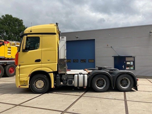 Mercedes-Benz Actros 3351 6x4 - Cabeza tractora: foto 2 Mercedes-Benz Actros 3351 6x4 - Cabeza tractora: foto 2