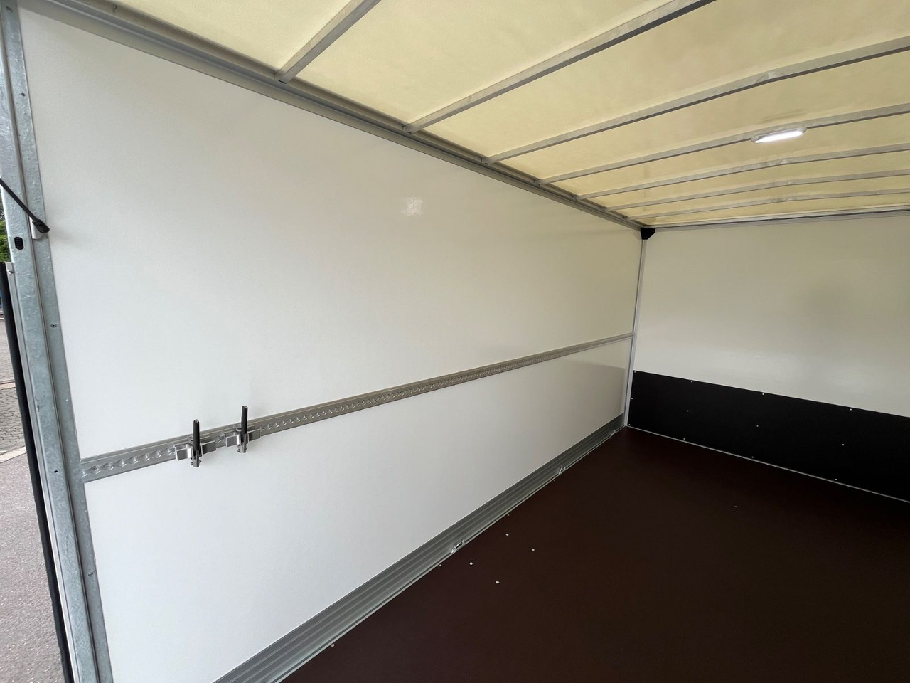 Furgoneta caja cerrada Renault MASTER HUMBAUR KOFFER: foto 12