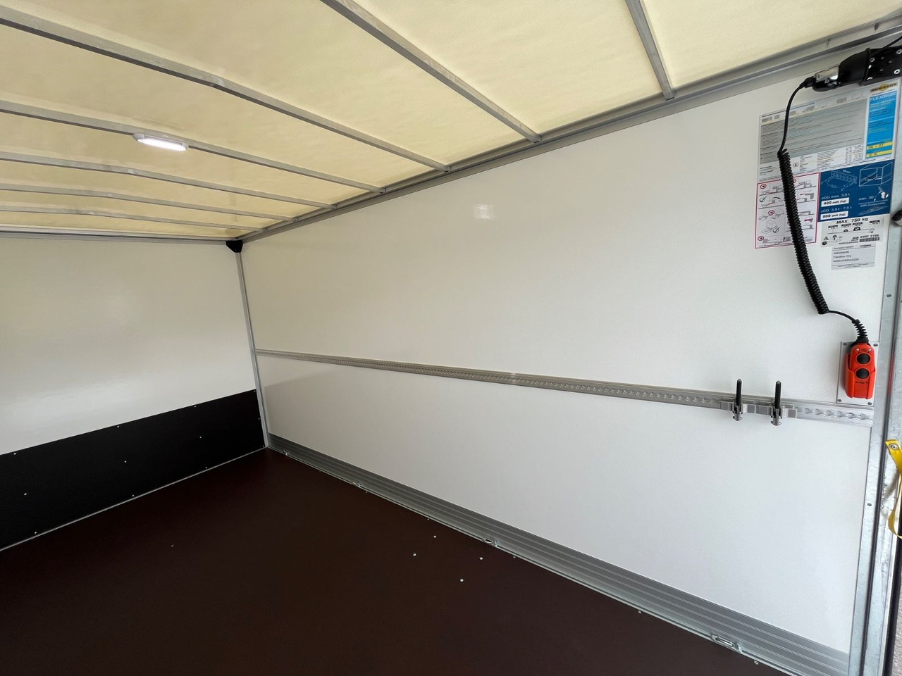 Furgoneta caja cerrada Renault MASTER HUMBAUR KOFFER: foto 10