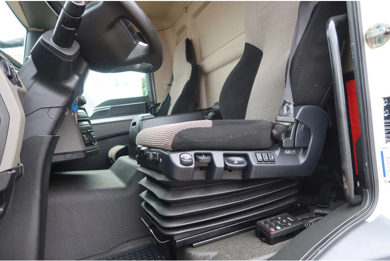 MAN 26.320 TGM Bak+Klep stuur lift as Bar klep 2.000 kg - Camión caja cerrada: foto 5 MAN 26.320 TGM Bak+Klep stuur lift as Bar klep 2.000 kg - Camión caja cerrada: foto 5