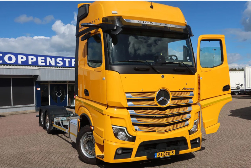 Mercedes-Benz Actros 2642 LL Giga Space Wisselbare opbouw/chassis cabine + lift as - Camión portacontenedore/ Intercambiable: foto 2 Mercedes-Benz Actros 2642 LL Giga Space Wisselbare opbouw/chassis cabine + lift as - Camión portacontenedore/ Intercambiable: foto 2