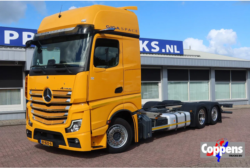 Mercedes-Benz Actros 2642 LL Giga Space Wisselbare opbouw/chassis cabine + lift as - Camión portacontenedore/ Intercambiable: foto 1 Mercedes-Benz Actros 2642 LL Giga Space Wisselbare opbouw/chassis cabine + lift as - Camión portacontenedore/ Intercambiable: foto 1