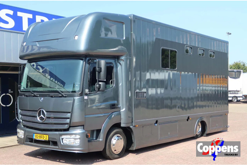 Mercedes-Benz Atego 816 L 3 Paarden/4 Ponies Nieuwe APK + nieuwe accu. - Camión para caballos: foto 1 Mercedes-Benz Atego 816 L 3 Paarden/4 Ponies Nieuwe APK + nieuwe accu. - Camión para caballos: foto 1
