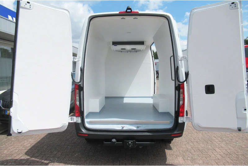 Mercedes-Benz Sprinter 316 CDI Koelen/Vriezen/ Verwarmen Carrier Xarios 350 + 220 volt nacht aansluiting - Furgoneta frigorifica: foto 3 Mercedes-Benz Sprinter 316 CDI Koelen/Vriezen/ Verwarmen Carrier Xarios 350 + 220 volt nacht aansluiting - Furgoneta frigorifica: foto 3