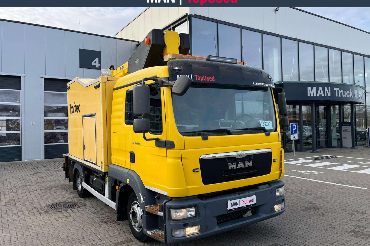 MAN 8.220 4X2 bokštelis(9291) - Camión grúa: foto 2 MAN 8.220 4X2 bokštelis(9291) - Camión grúa: foto 2